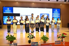 吸引了及家长代表共计千余人参取