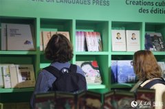 出格遗手做的“马卡龙色”唐三彩